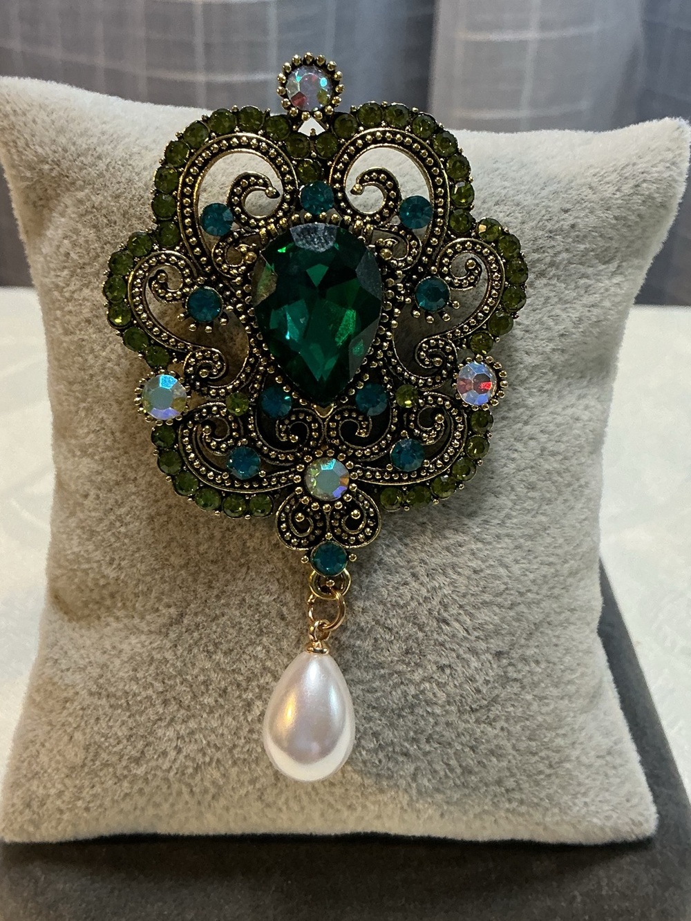 Emerald Green Filigree Antiqued Gold Tone Brooch with Faux White Pearl Brooch